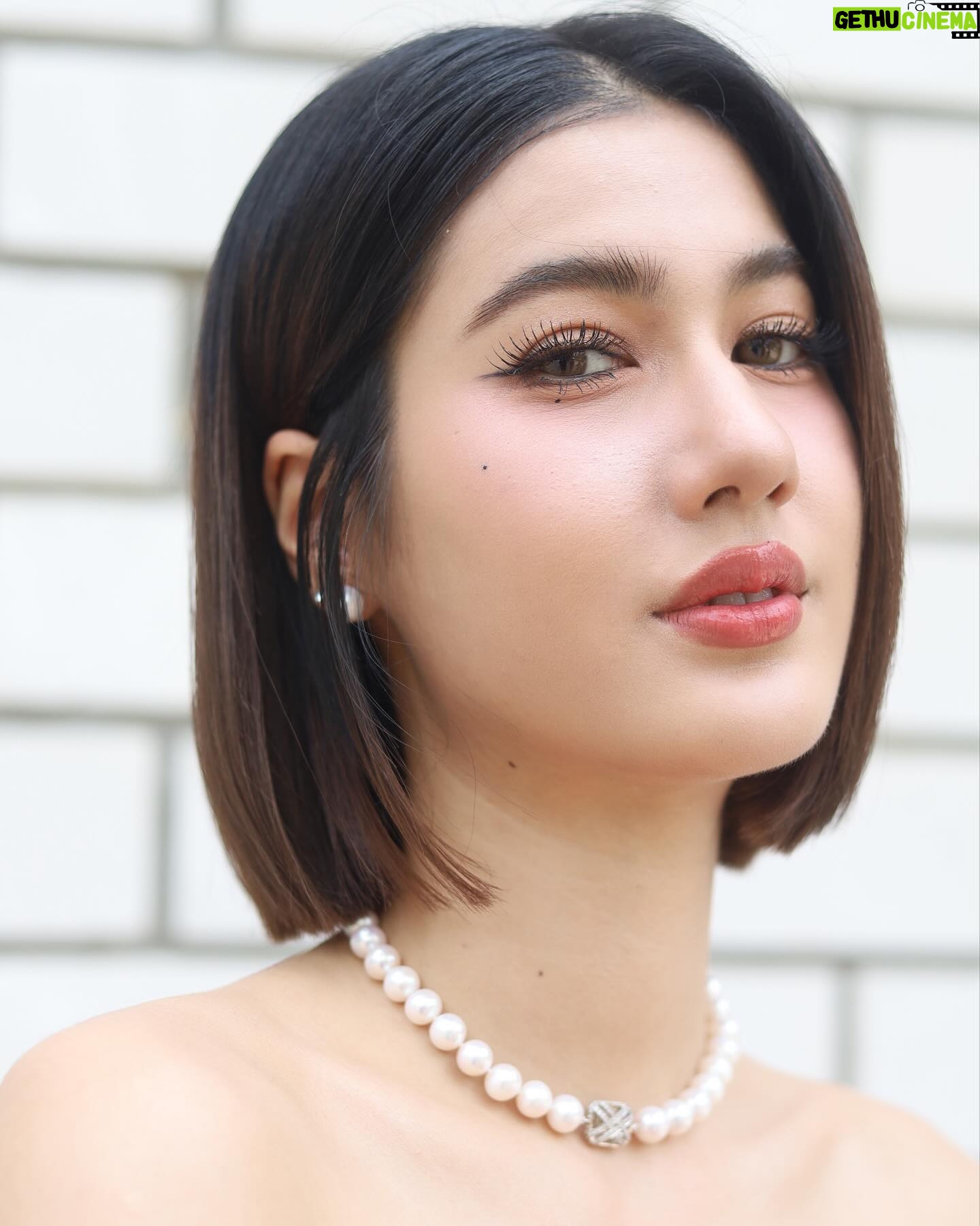 Paparwadee Chansamorn Instagram - 💝✨ @poem_official 👠 #jimmychoo #jimmychoothailand