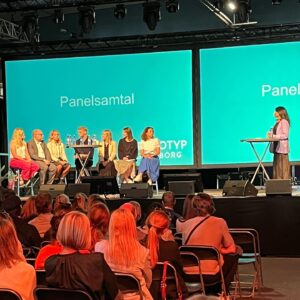 Parisa Amiri Instagram - Gör verkligen ALLT jag kan för att bli hedersgöteborgare?
Grattis kära @goteborg2023 till 400 (=402) starka år! Och tack för två som alltid rekordfina dagar i #britneymicken som programledare, för angelägna seminarier och samtal om stadens sociala utmaningar och klimatomställningen, att bygga bort otrygghet, trångboddhet och segregation m.m.

Tack för mig mvh kommer snart tillbaka fôr gôtt!!