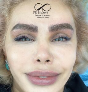 Parisa Roshani Instagram - ميتوني به من اعتماد كني براي زيبايي صورتت؟ 🥰 اسم متد :پريسا خانوم🤪