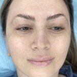 Parisa Roshani Instagram - تكنيك پرفشنال دخترونه با سوزن ٣ سر 🙀 من كلاً عاشق كارهاي سخت هستم . ايشون يكي از سخت ترين كارهاي اين مدت بود ، حالا چرا ؟ چون ٨ بار ريموو داشتند 🙀 حالا نظرتون چيه وقتي ميگم ابرو فرمانروايي ميكنه در كل صورت 🥰 كارها واقعي ميباشد و اديت نداره ❤️