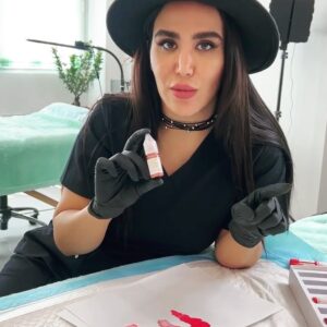Parisa Roshani Instagram - لايك و كامنت شما منو فعال تر ميكنه براي ساخت ويديوهاي #آموزشي بيشتر براي شما 🍓 #رژلب دائم ميتونه خيلي جذاب باشه 

🥰كيا دوست دارند برنده من بشن و 💝هديه بگيرند 
فعاليت كن و هديه بگير به ارزش ٨ ميليون 
اون هديه انجام كار لب توسط خودم ميباشد

نظرتو درباره رژ لب بنويس 
يكي از دوستاي واقعيتو تگ كن 

و بعدش بيا افيس من و هديتو بگير 
👇🏻👇🏻👇🏻👇🏻👇🏻👇🏻👇🏻👇🏻👇🏻👇🏻👇🏻👇🏻 شماره سفارش محصول :09120030892