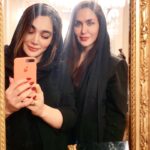 Parisa Roshani Instagram – كي خواهرشو اذيت ميكنه؟ 😂 خدائيش اذيت خواهر اونم كوچيكتر خيلي تفريح خوبيه😂😂😂 ولي اينو بدونيد من عاشق دوتا خواهرام هستم و خدارو شكر ميكنم كه دارمشون ❤️ و قدر خواهر و برادرهاتونو بدونيد ❤️#خواهر #برادر #family @reyhaneh_pr_roshani