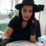 Parisa Roshani Instagram - لايك و كامنت شما منو فعال تر ميكنه براي ساخت ويديوهاي #آموزشي بيشتر براي شما 🍓 #رژلب دائم ميتونه خيلي جذاب باشه 🥰كيا دوست دارند برنده من بشن و 💝هديه بگيرند فعاليت كن و هديه بگير به ارزش ٨ ميليون اون هديه انجام كار لب توسط خودم ميباشد نظرتو درباره رژ لب بنويس يكي از دوستاي واقعيتو تگ كن و بعدش بيا افيس من و هديتو بگير 👇🏻👇🏻👇🏻👇🏻👇🏻👇🏻👇🏻👇🏻👇🏻👇🏻👇🏻👇🏻 شماره سفارش محصول :09120030892