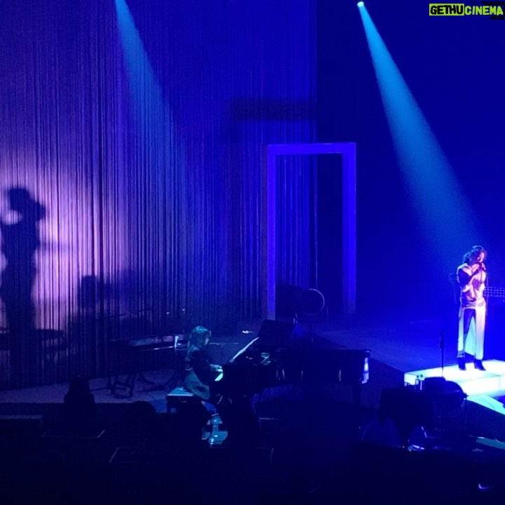 Park Ji-yoon - 4.7K Likes - '#박지윤콘서트 2019' 감사히 잘 마쳤습니다.
함께해준 밴드동료들 진희, 인성오빠, 영호, 치헌이, 창현이, 기훈이, 아영, 한솔이, 그리고 오한얼 연출감독님, 딜라잇 이지혜 대표님 감사합니다.
그 누구보다 공연장까지 찾아주신 관객 한 분 한 분 모두 진심으로 고맙습니다.