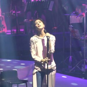 Park Ji-yoon Instagram - '#박지윤콘서트 2019' 감사히 잘 마쳤습니다. 
함께해준 밴드동료들 진희, 인성오빠, 영호, 치헌이, 창현이, 기훈이, 아영, 한솔이, 그리고 오한얼 연출감독님, 딜라잇 이지혜 대표님 감사합니다.

그 누구보다 공연장까지 찾아주신 관객 한 분 한 분 모두 진심으로 고맙습니다.
