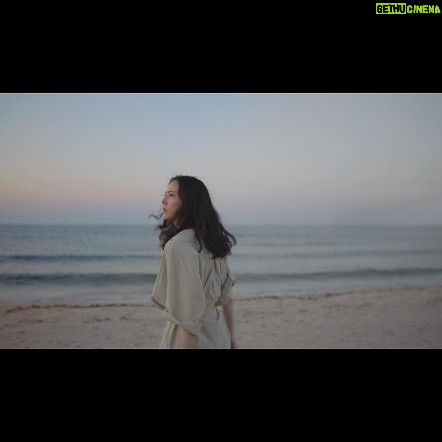 Park Ji-yoon - 4.7K Likes - 안녕하세요.
이번주 목요일 오랜만에 새로운 싱글을 냅니다.
다시 하나하나 준비 중이에요.
좋은 음악으로 좋은 봄날이 되기를 바라봅니다.
모두 건강히 만나는 그날까지 행복하세요..