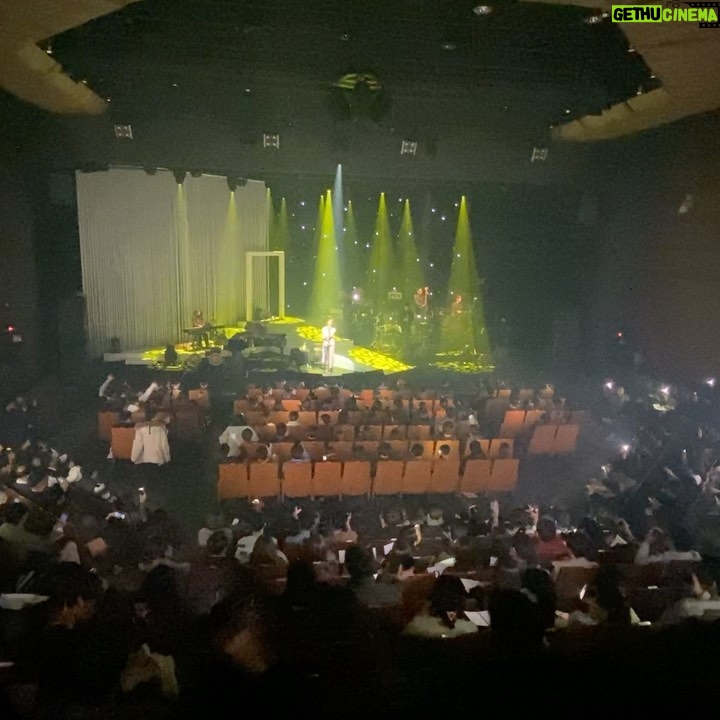 Park Ji-yoon - 4.7K Likes - '#박지윤콘서트 2019' 감사히 잘 마쳤습니다.
함께해준 밴드동료들 진희, 인성오빠, 영호, 치헌이, 창현이, 기훈이, 아영, 한솔이, 그리고 오한얼 연출감독님, 딜라잇 이지혜 대표님 감사합니다.
그 누구보다 공연장까지 찾아주신 관객 한 분 한 분 모두 진심으로 고맙습니다.