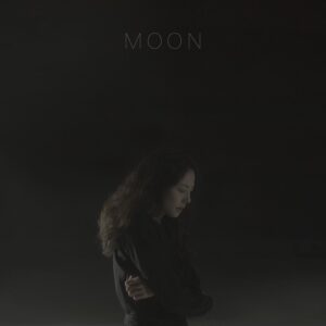 Park Ji-yoon Instagram - 2022년의 두번째 싱글 'MOON' 모든 음원서비스에 발매되었습니다. 

The second single of 2022 ‘MOON’ was released.