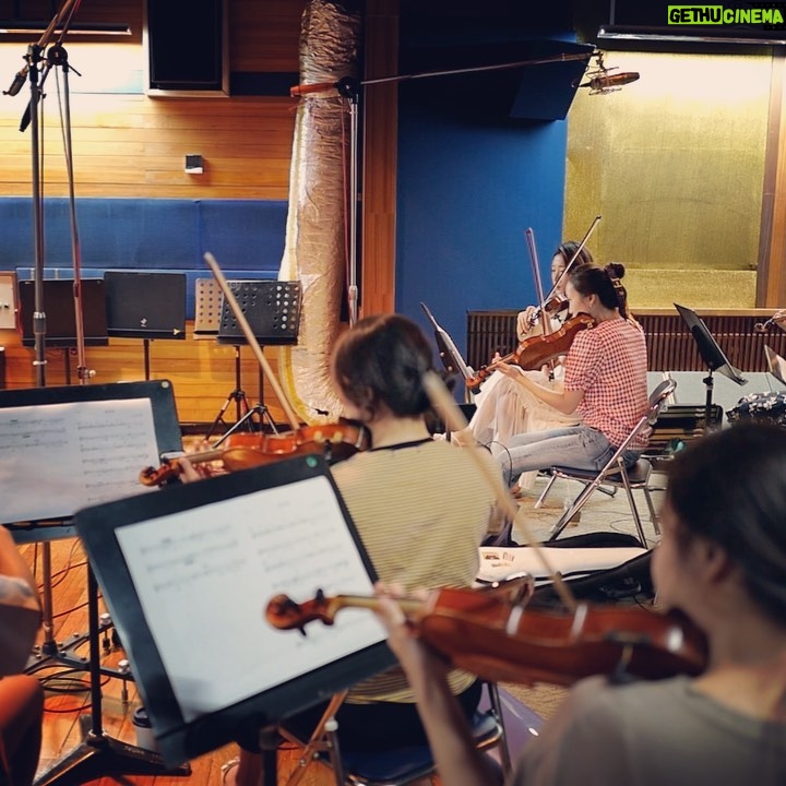 Park Ji-yoon - 1.9K Likes - 곧 발표할 곡 녹음중에...
