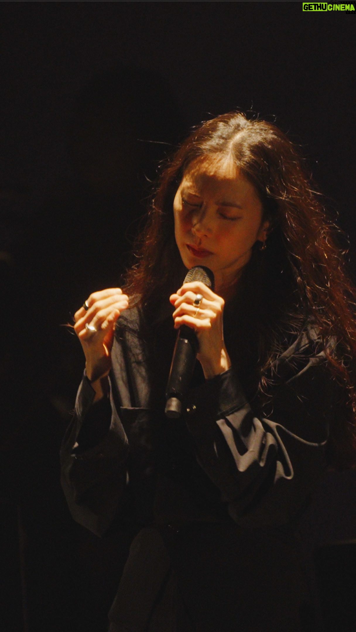 Park Ji-yoon - 2.9K Likes - 온몸이 다 아프도록 - LIVE 2024 ‘Love is my song' 공연중에서. (프로필에 유튜브 채널 링크)
'Until my all hurts' In the 2024 concert ’Love is my song‘, uploaded this on YouTube. (Link in the profile)