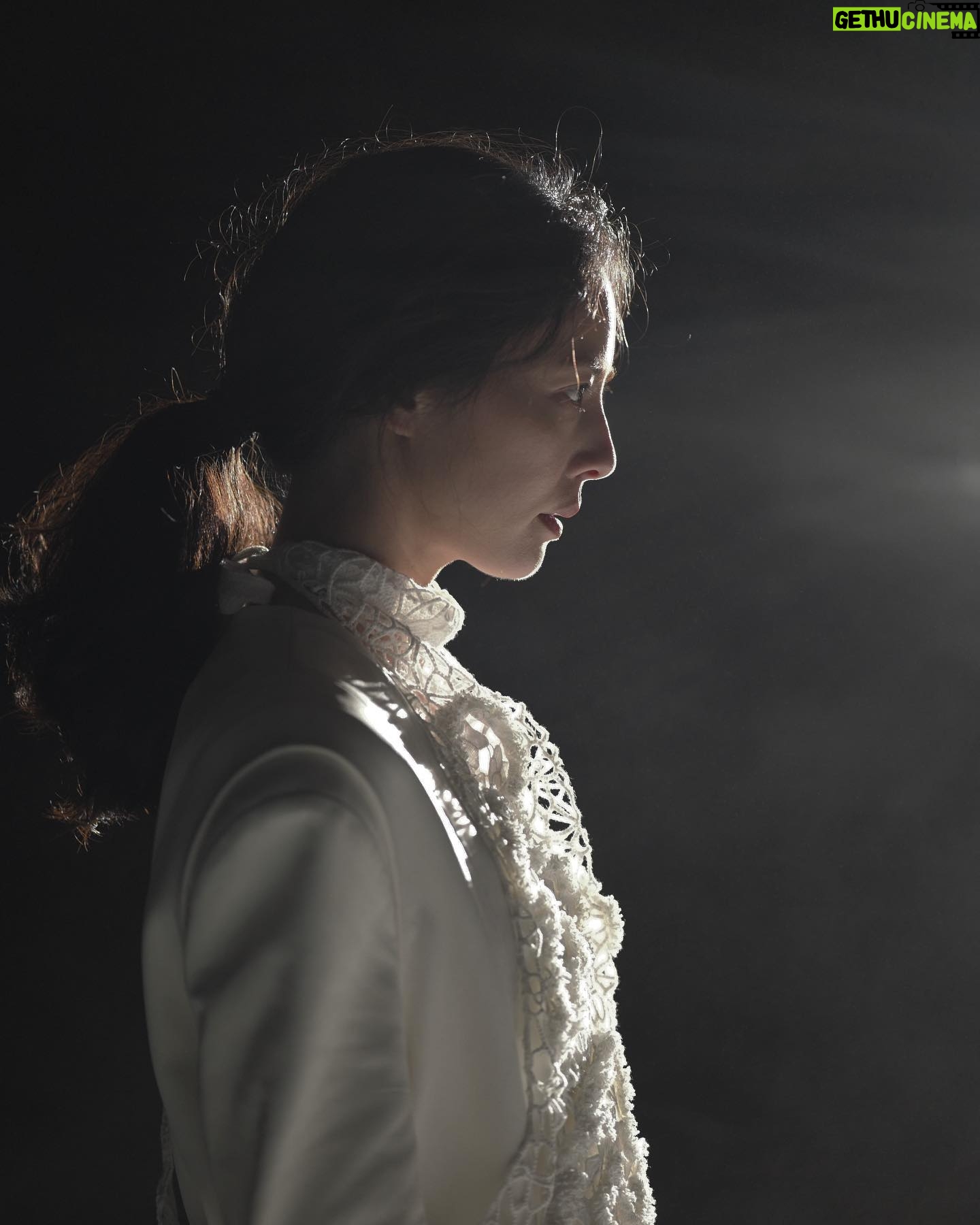 Park Ji-yoon - 3.5K Likes - 9월15일, 2022년의 두번째 싱글 'MOON' 이 발매됩니다.
On September 15, 2022's second single "MOON" will be released.