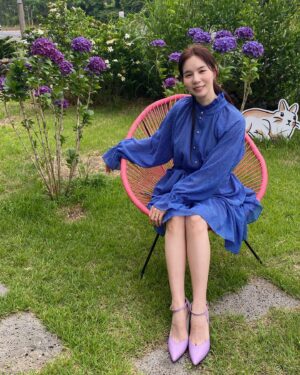 Park Si-eun Instagram - #오래머물고싶은공간 💜
드디어왔다~🤗
20년지기 디자이너 @katiacho_official 언니의 제주도shop
너무 예뻐서 나오기싫었음~그래서 사심채우기 #아바타놀이 😋ㅎㅎ
오랜만에 신나게 놀았네요~
제주와 어울리는 예쁜옷 한가득😍
아프고나니 살이좀 빠진것도같고🤔 아닌가~😆ㅎㅎ

#나의의상실 
#포토죤맛집 
#💙