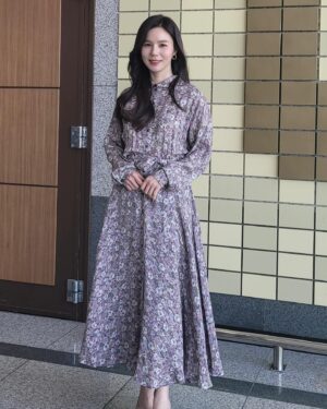 Park Si-eun Instagram - 너무 운동사진만 올린듯하여~😆😅
일하땐 요렇게~🥰
협찬사진에 진심인편😁ㅎㅎㅎ
@katiacho_official 

#많이웃고
#행복하게
#주말잘보내세요 🤗💕