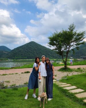 Park Si-eun Instagram - 가끔보아도 너무 즐거운우리~😂
늘 그모습 그대로 한결같아서 좋고~
시간이 흐를수록 더 사랑스러워지는 언니들~알라뷰😘
#이태란
#유선
#나
#삼봉리찰리네
#happymoment 💕