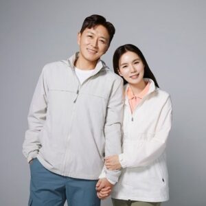 Park Si-eun Instagram - 여러분~좋은소식이있어 전해드려요^^
저희부부가 아웃도어 브랜드 마운티아의 모델이되었습니다🤗💕
늘 저희부부를 응원해주시고 사랑해주시는 여러분 덕분입니다~
아웃도어 라이프 스타일 브랜드인만큼 일상속에서 열심히 
마운티아 모델로 활동하며 건강라이프 많이 나눠볼게요~ 
앞으로도 응원 많이해주세요~🥰
감사합니다🙏

@mountia_play 
#마운티아 #mountia
#세상모든길과함께 💚