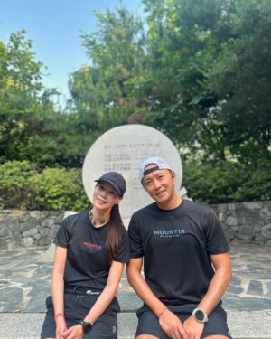 Park Si-eun Instagram - 오늘은 처음으로 산을 5k 달렸습니다.
못할줄알았어요~잔뜩 겁을먹고갔습니다.
웬걸요 달려지더라구요😱🤪ㅎㅎ
생각이 어렵지 오히려 행동은 쉬울때가있어요~
도전을 두려워하지 말기로해요!!
먼저 제가 스스로에게 하는 말입니다😋💕
즐저녁되세요~🥰

with 나의러닝선생 @yeounjin2664 💕
#일자산#부부#러닝#조깅#훈련#도전