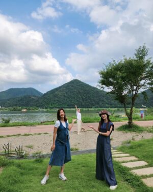 Park Si-eun Instagram - 가끔보아도 너무 즐거운우리~😂
늘 그모습 그대로 한결같아서 좋고~
시간이 흐를수록 더 사랑스러워지는 언니들~알라뷰😘
#이태란
#유선
#나
#삼봉리찰리네
#happymoment 💕