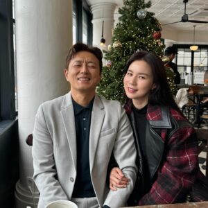 Park Si-eun Instagram - ㅋㅋㅋ같이 잘나온거 찾기 힘들땐 내위주로~알라뷰😆😁💕
#merrychristmas ☃️
#whitechristmas 🤍
#happychristmas ❤️