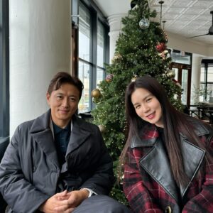 Park Si-eun Instagram - ㅋㅋㅋ같이 잘나온거 찾기 힘들땐 내위주로~알라뷰😆😁💕
#merrychristmas ☃️
#whitechristmas 🤍
#happychristmas ❤️