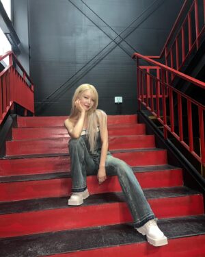Park Cho-a Instagram - 🤘