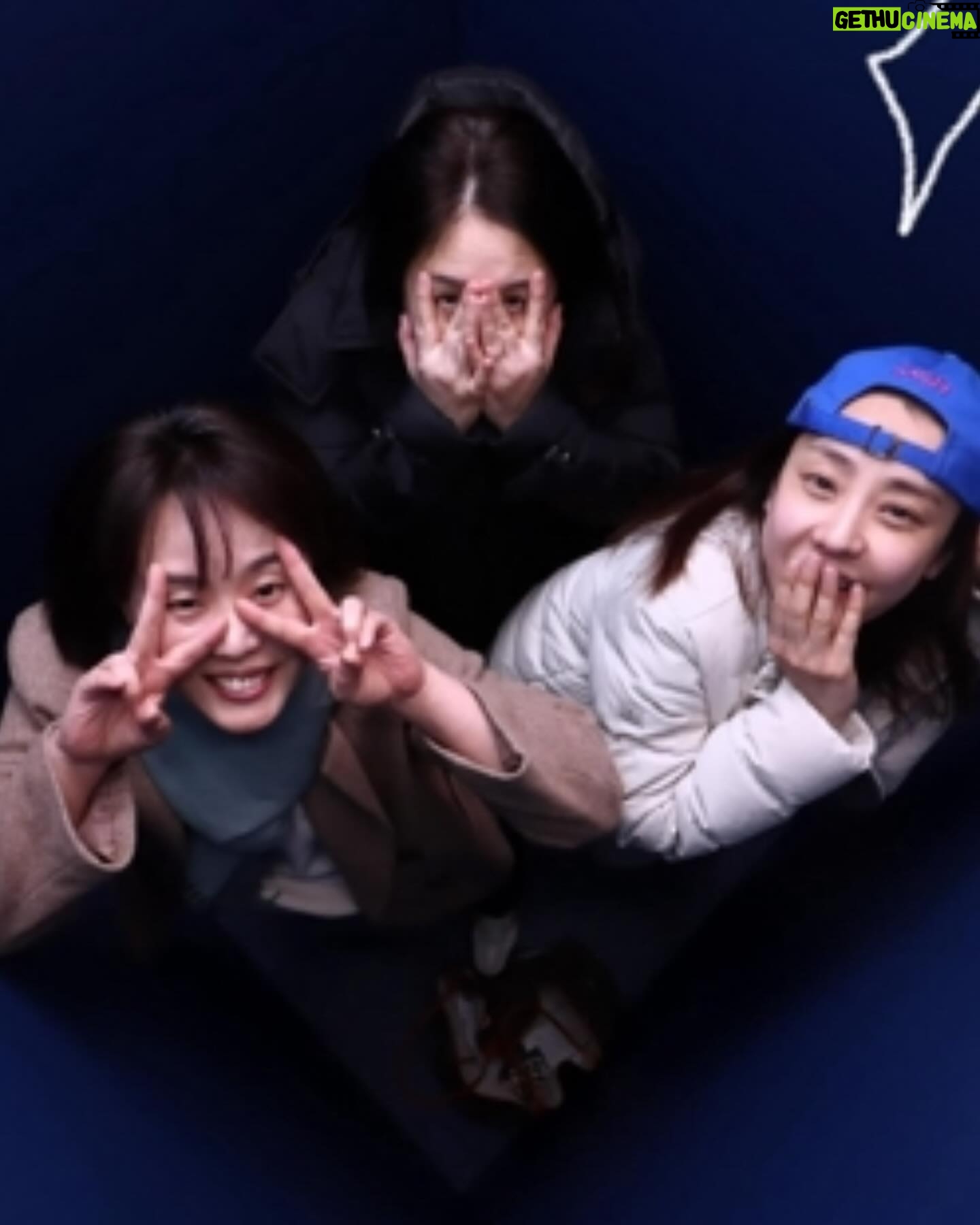 Park Eun-hye Instagram - 신 문물에 적응 하는 데에는 노력이 필요해~ 그래서 나는 노력하지 않아도 이해되는 오랜 친구들이 좋아~ #고딩친구들 #영원히19세