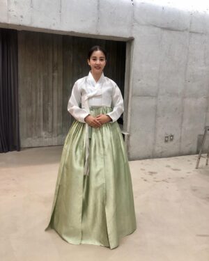 Park Eun-hye Instagram - 언제나 빠지지 않는 #한복컷 10년 넘게 #김예진한복 만 고집하는 나… 진짜 여기 한복 다 갖고 싶음 ㅎ̌̈ ㅎ̌̈ ㅎ̌̈