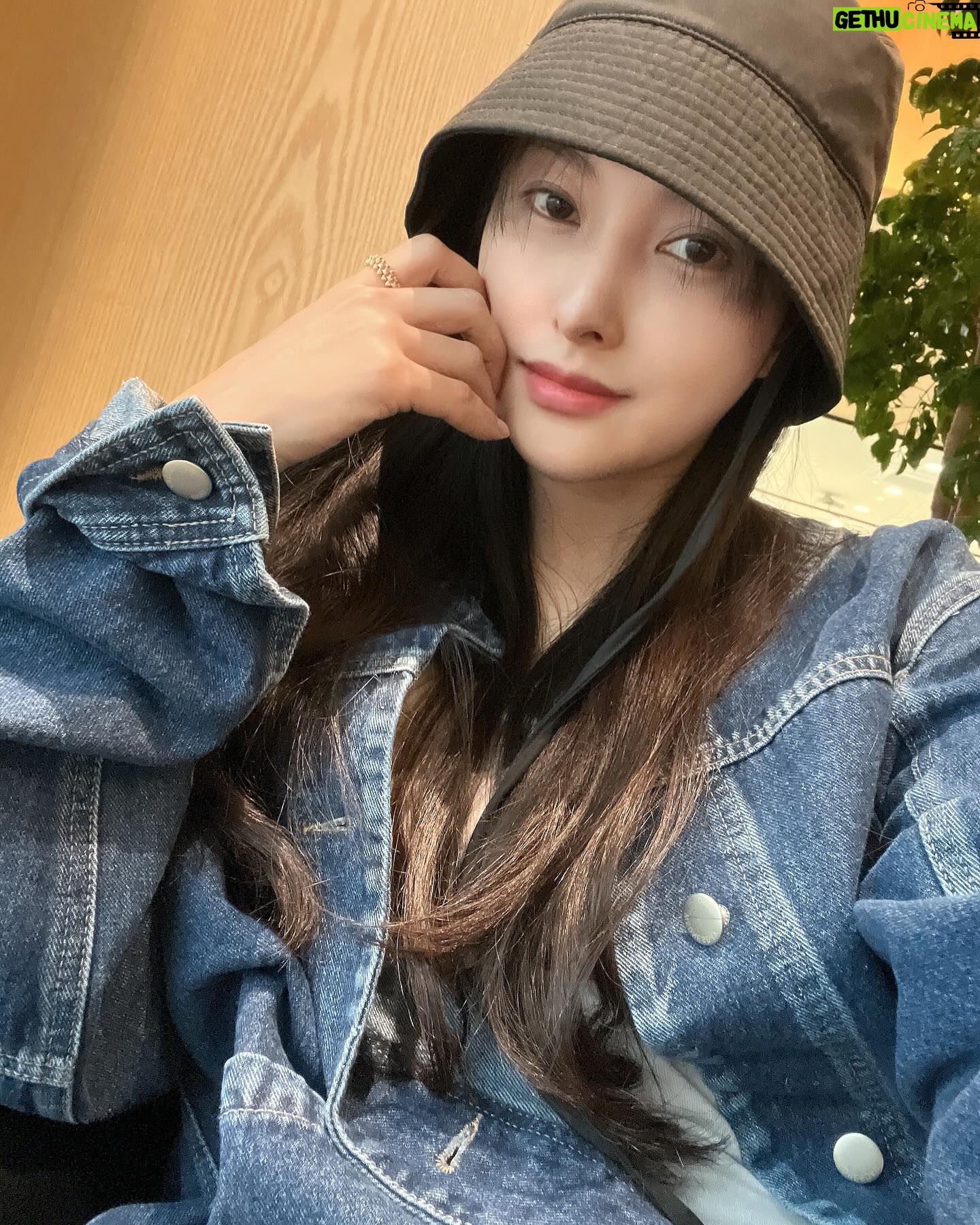 Park Gyu-ri Instagram - 날이 풀리면 바깥에 풀어놔주세요 저는 확신의 EEEEE 입니다