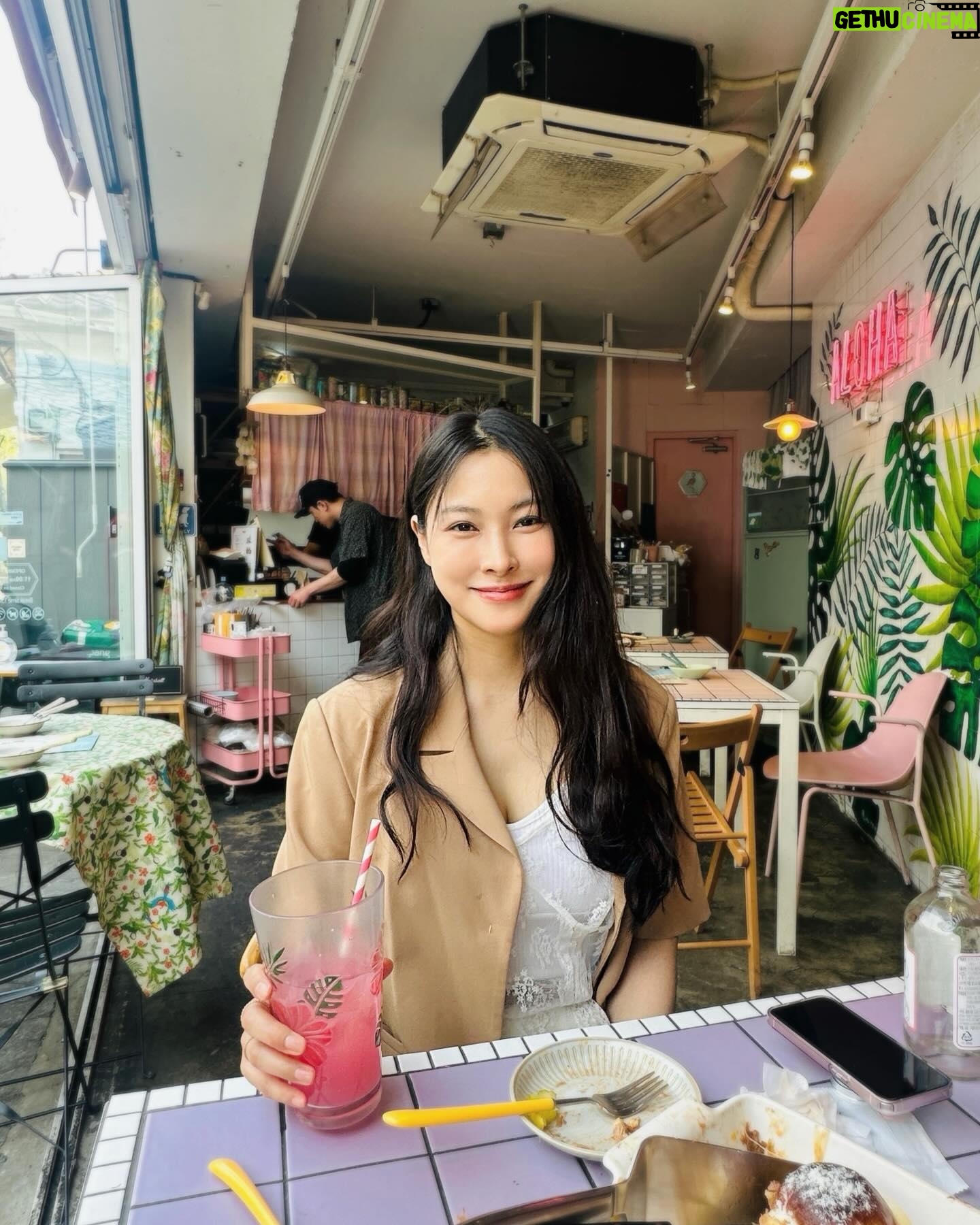 Park Gyu-ri Instagram - 어딜 가든 따뜻한 봄이라 기분 좋앙🌸😘