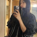 Park Gyu-ri Instagram – 더웠다 추웠다 종잡을 수 없는 날씨
정신을 몬차리겐네💦