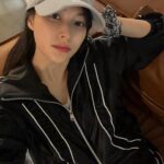 Park Gyu-ri Instagram – 더웠다 추웠다 종잡을 수 없는 날씨
정신을 몬차리겐네💦