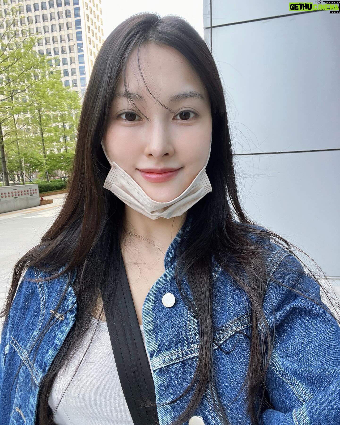 Park Gyu-ri Instagram - 날이 풀리면 바깥에 풀어놔주세요 저는 확신의 EEEEE 입니다