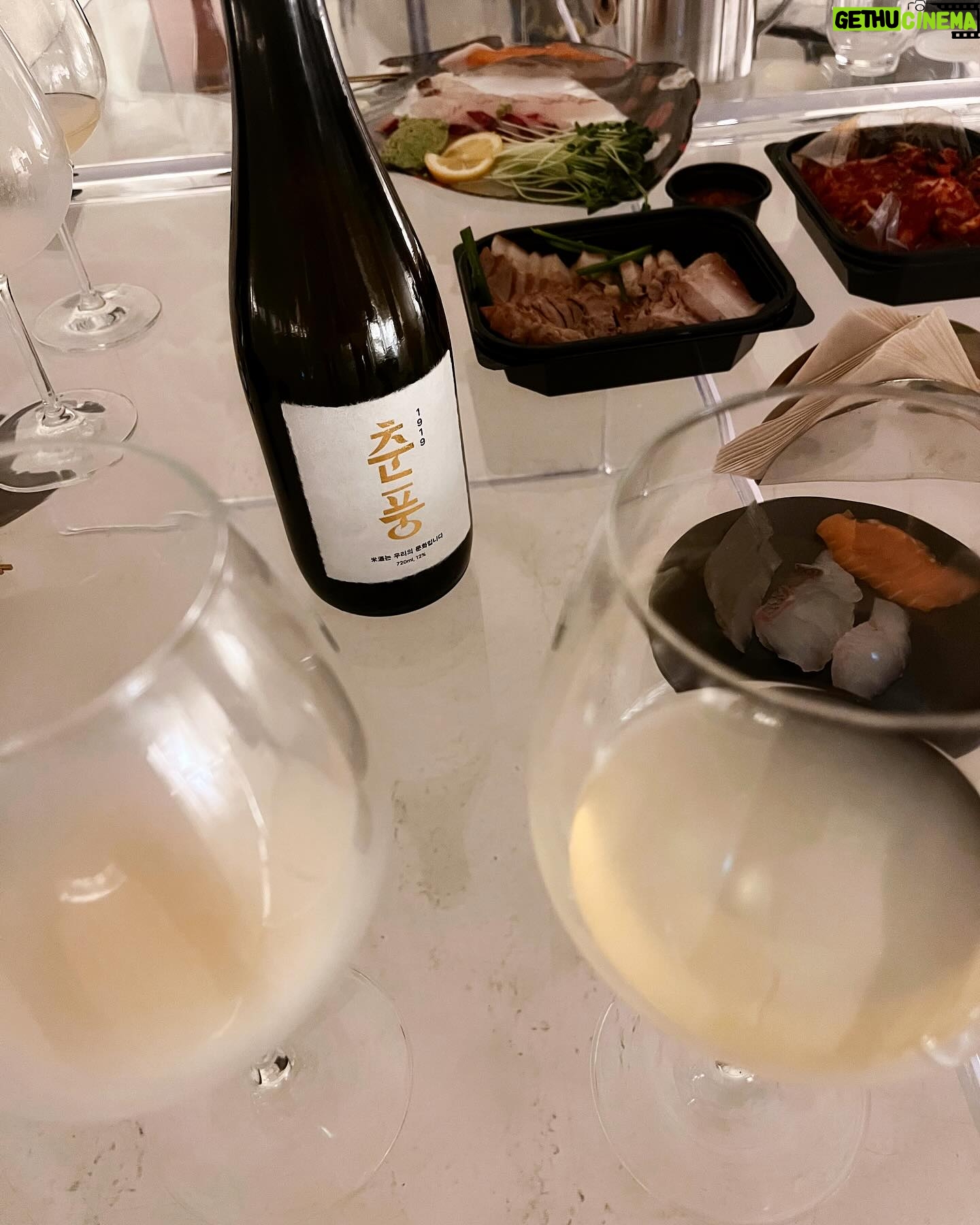 Park Gyu-ri Instagram - 생일 열흘을 앞두고ㅋㅋ 서프라이즈로 축하받음🙏🏻 좋은 곳 좋은 시간 좋은 밤이었다🥂