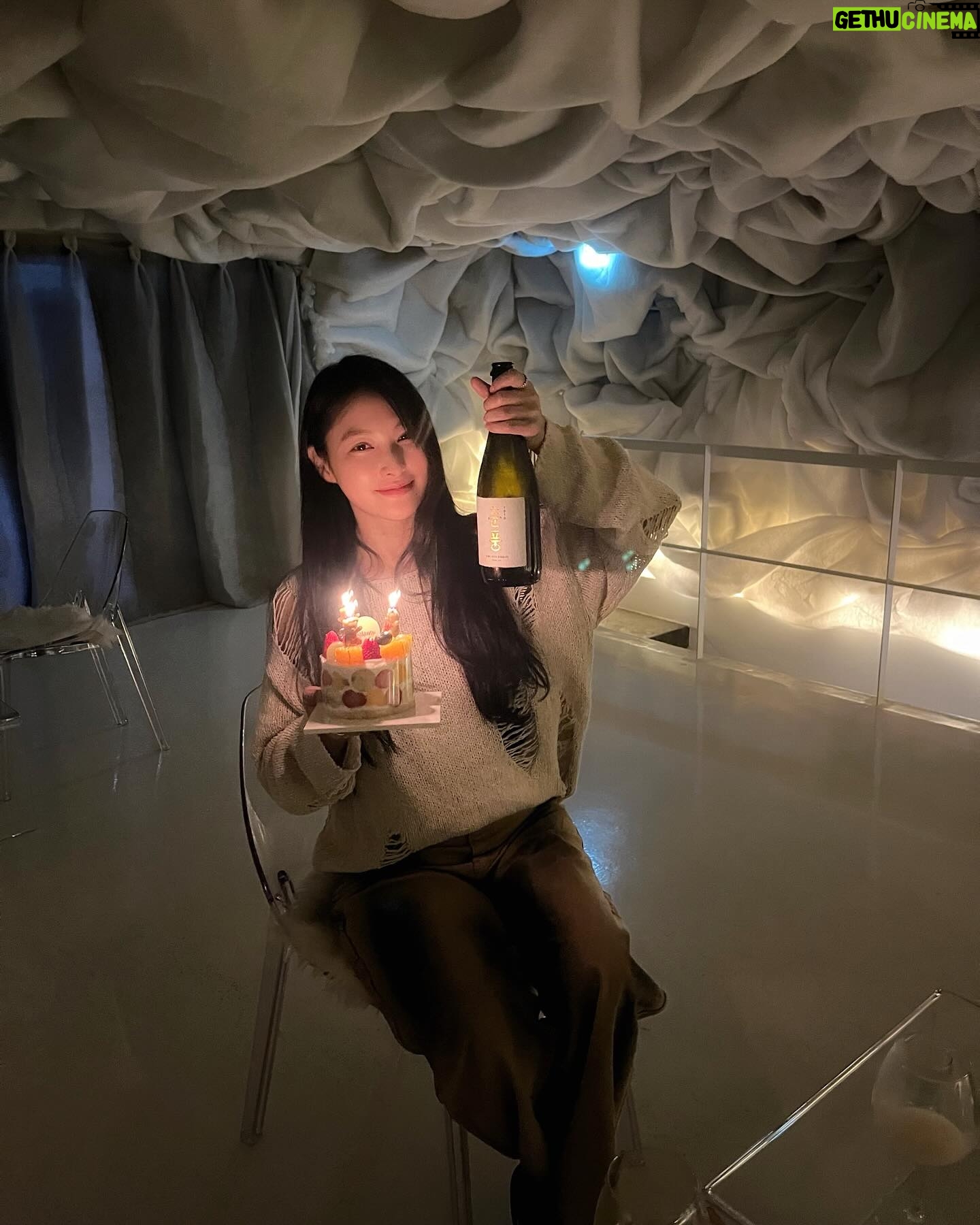 Park Gyu-ri Instagram - 생일 열흘을 앞두고ㅋㅋ 서프라이즈로 축하받음🙏🏻 좋은 곳 좋은 시간 좋은 밤이었다🥂