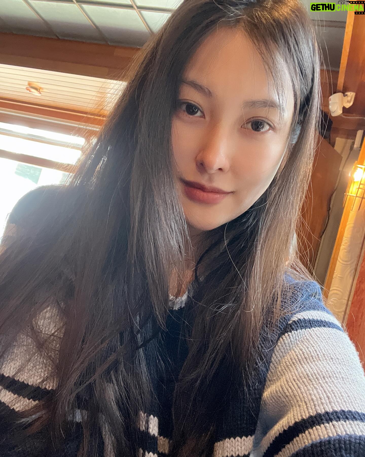 Park Gyu-ri Instagram - 가볍게 나온 산책🌸☀️ 그나저나 앞머리 많이 길었당ㅎㅎ