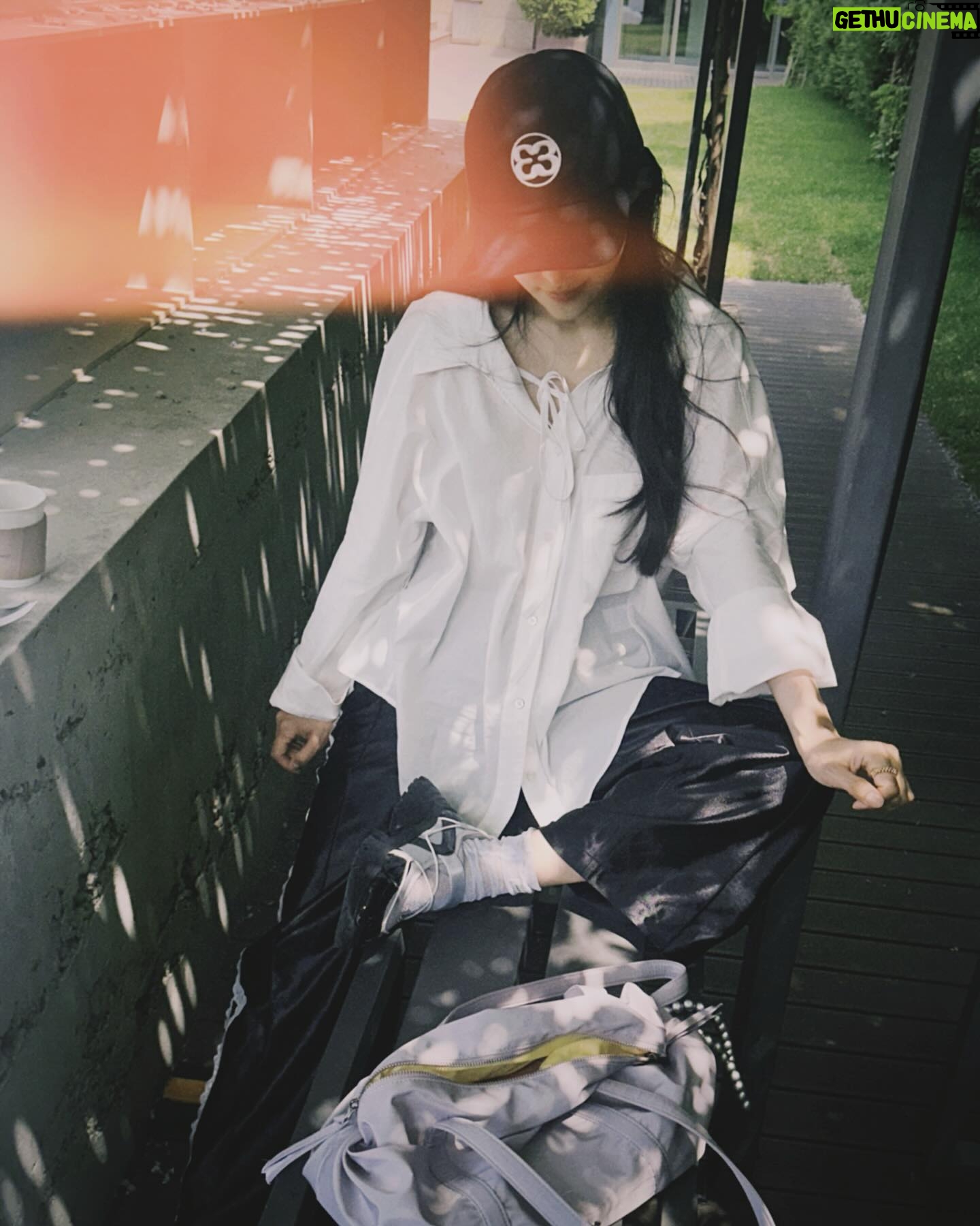 Park Gyu-ri Instagram - 하늘이 우는 것 같은 흐린 날도 좋아한단다