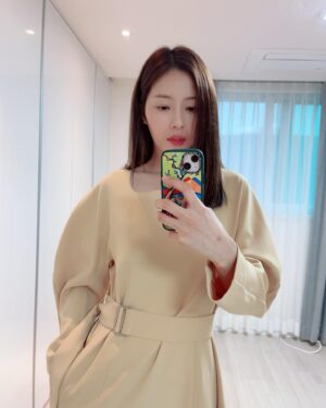 Park Ha-na Instagram - 🧡