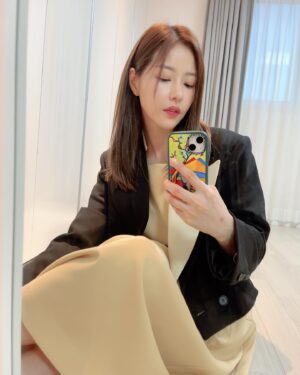 Park Ha-na Instagram - 🧡