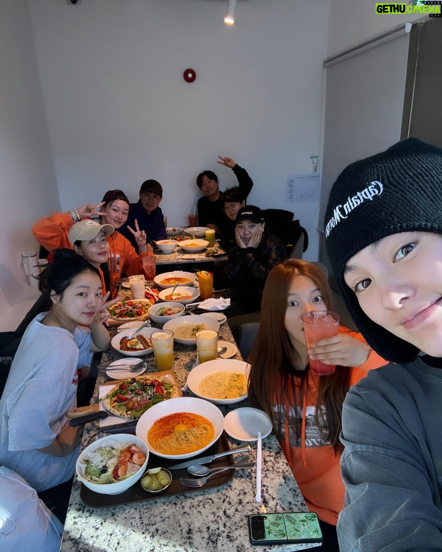 Park Ha-na Instagram - 액셔니사랑🧡 너무 귀엽자나!!! 앗!! 오렌지 군단!!! 엘베샷은 .. 하하 곽작가님 바이...ㅠ 또 만나요~ #액셔니스타#오렌지#골때리는그녀들