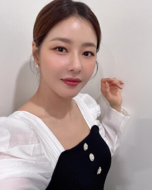Park Ha-na Instagram - 💜