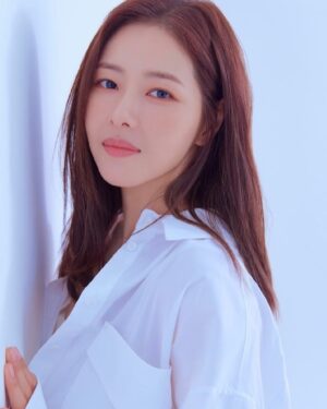 Park Ha-na Instagram - 💙