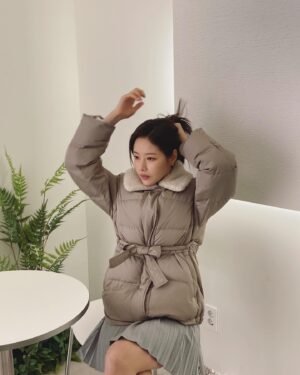 Park Ha-na Instagram - 따뜻한 하루 보내세요~총총💛