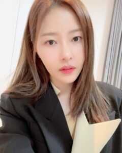 Park Ha-na Instagram - 🧡