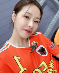 Park Ha-na Instagram - 드디어 골때녀 오픈~ 그동안 입이 너무 간질간질 했다구요~앞으로 많은 응원 부탁드려요~🧡 아자!! 삐약🐥#sbs골때리는그녀들#액셔니스타#🧡