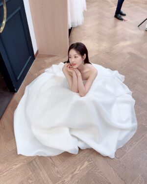 Park Ha-na Instagram - #태풍의신부