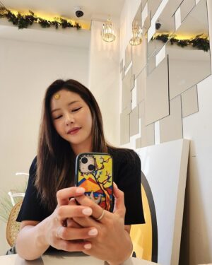 Park Ha-na Instagram - 🩵