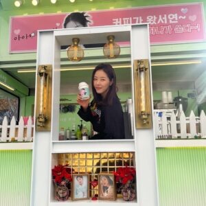 Park Ha-na Instagram - 새해 복 많이 받으세요~
태풍의신부 화이팅~🫰🏻
오늘 하루도 아잣!🧡

#다올키친#친절한사장님#커피한잔#핫도그#붕어빵#너무좋아#🧡#센스만점멘트#울매니저#은지#최고다!