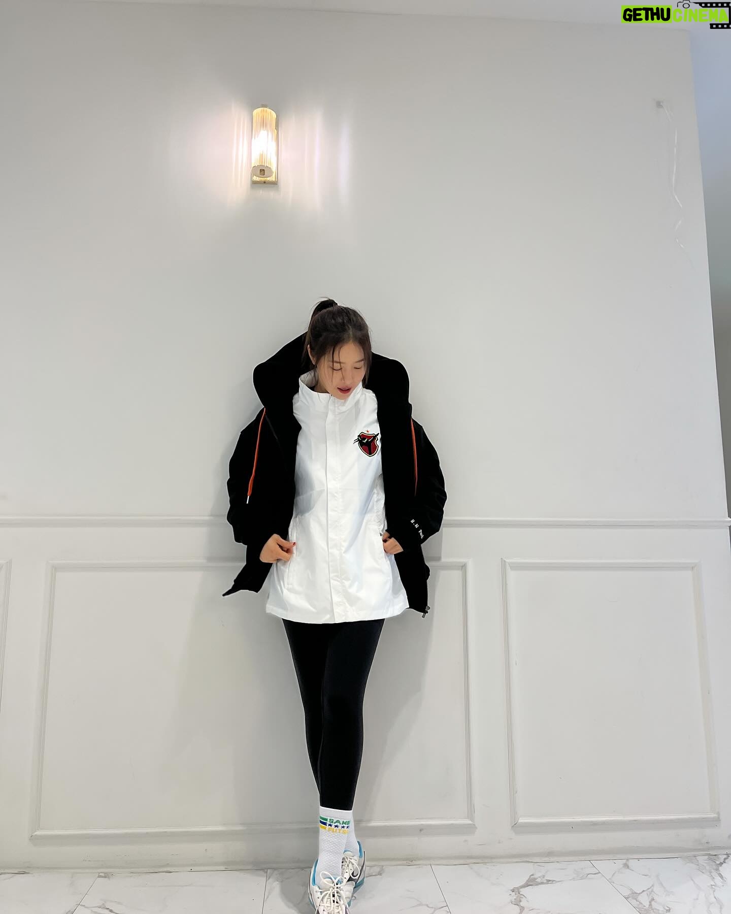 Park Ha-na Instagram - #액셔니스타#골때리는그녀들#팀복 고마워용~울 혜정언니 최고🧡
