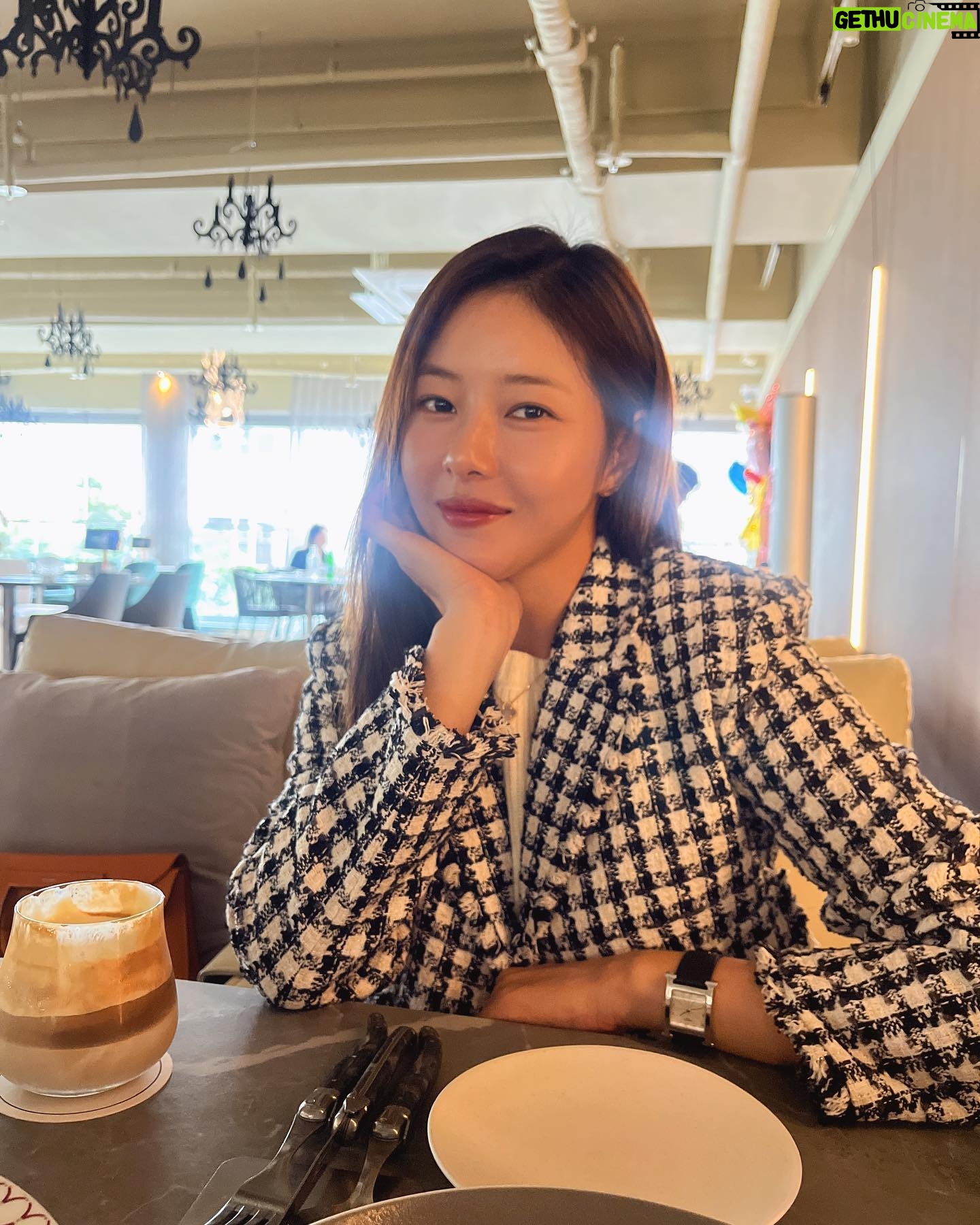Park Ha-na - 5.8K Likes - 🧡🖤