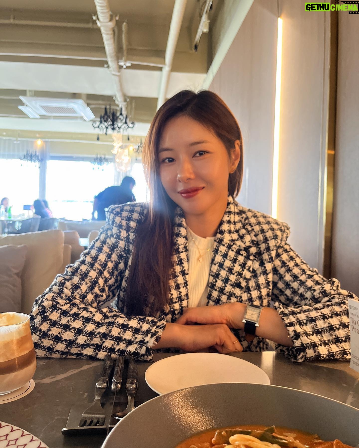 Park Ha-na - 5.8K Likes - 🧡🖤