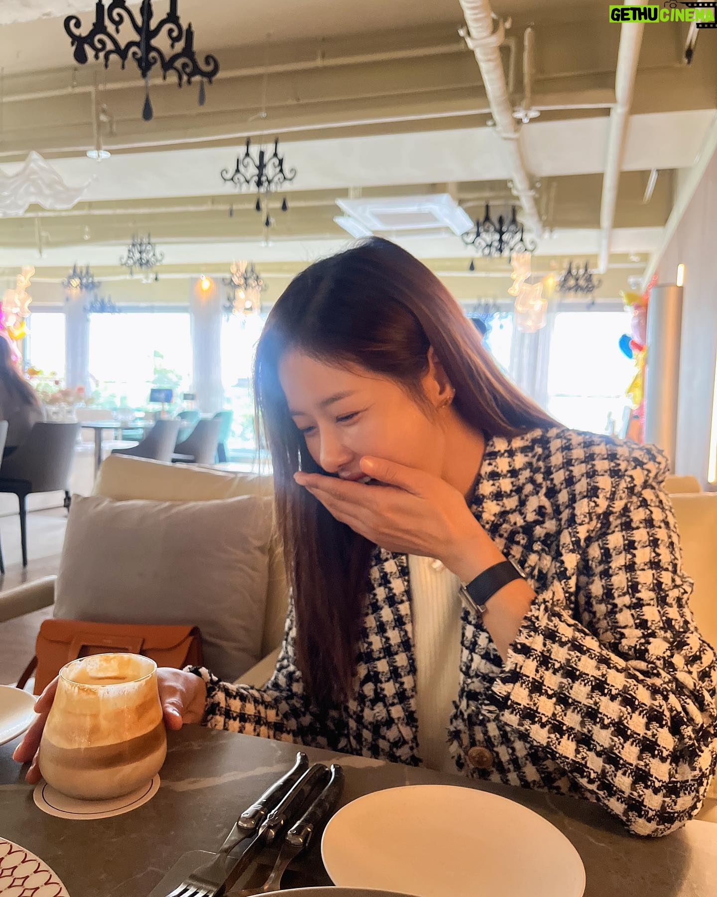 Park Ha-na - 5.8K Likes - 🧡🖤